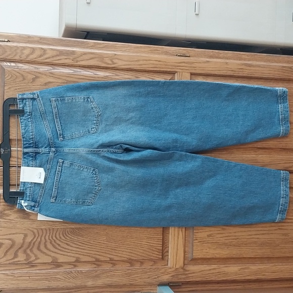 Free Assembly NWT Women's Mid-Rise Wide Hem Barrel Jeans Sz 4 Med Lt Blue Wash - Picture 6 of 10